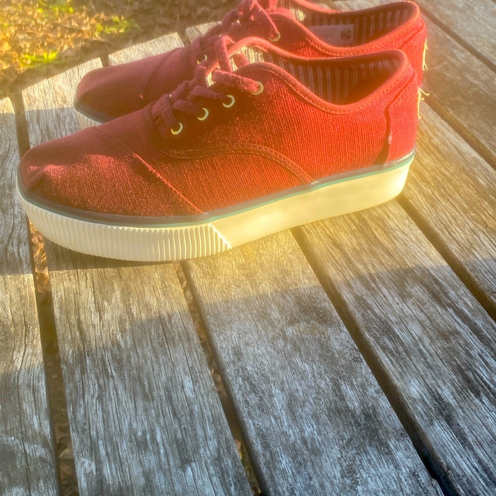 Tom’s-shoes